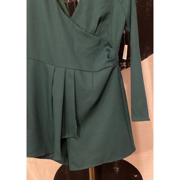 one one six MEDIUM Green Longsleeve Vneck Romper - Picture 3 of 4